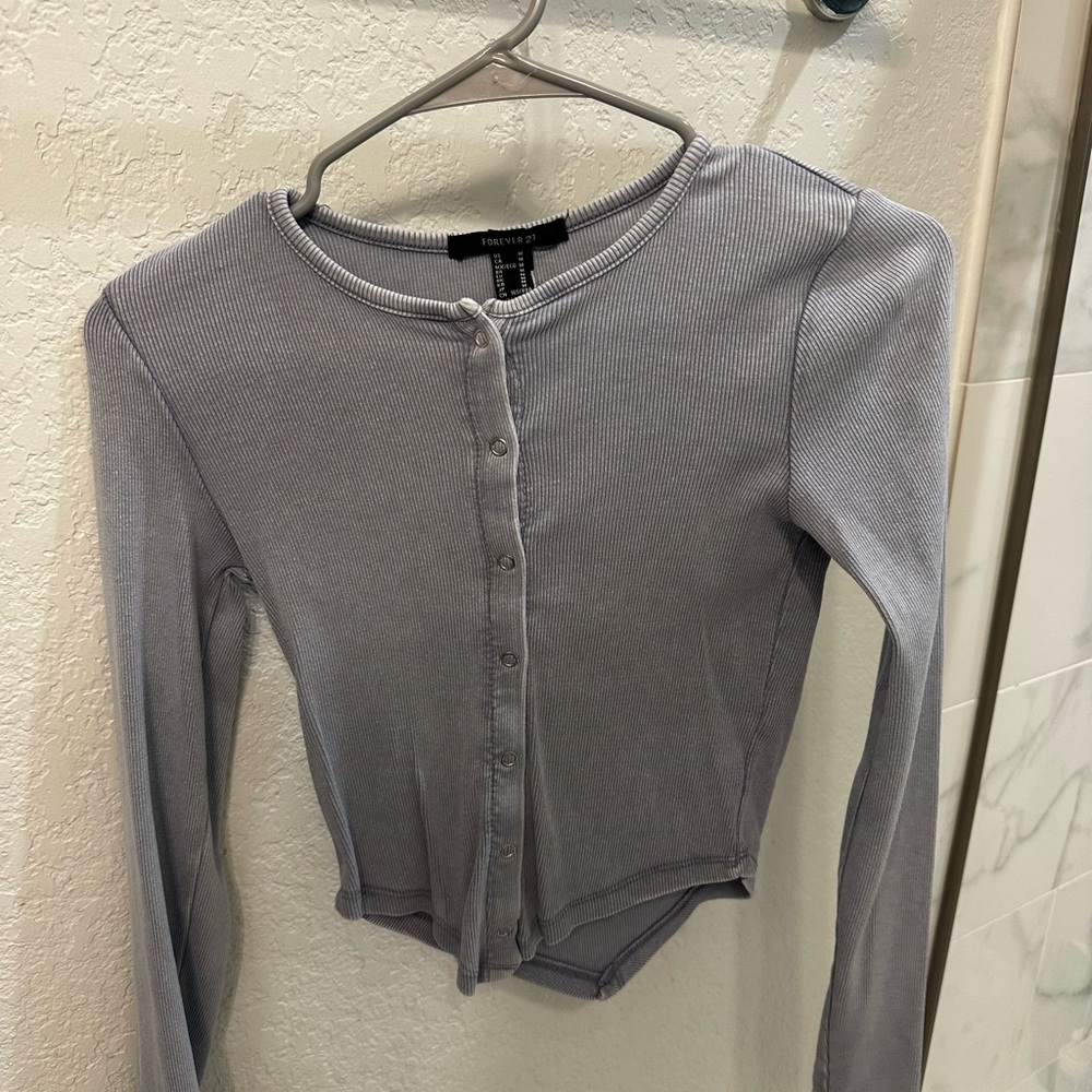 Forever 21 Women's Gray Button-Up Top